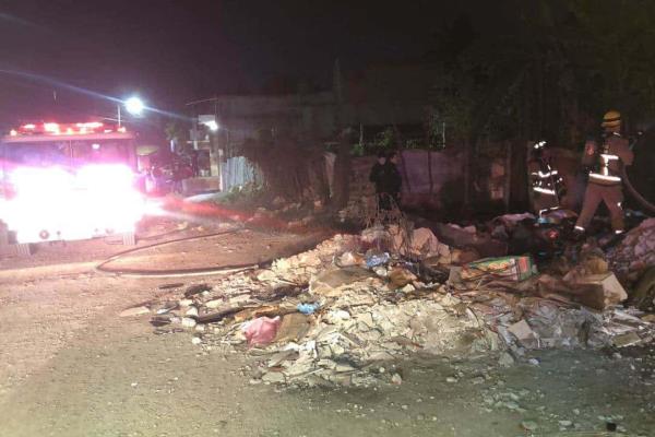 «Maldosos» incendian humilde vivienda en colonia de Mazatlán 