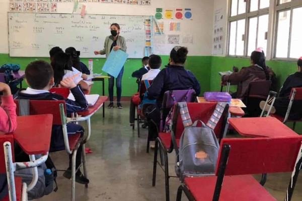 Pagarán bonos de 2 mil 400 pesos a maestros de Sinaloa por su día 