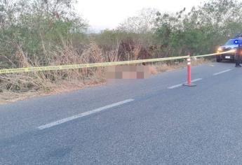 Encuentran a un hombre muerto sobre una carretera en Mocorito