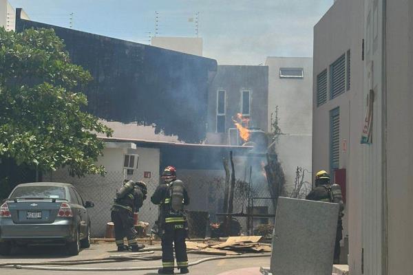 Daños materiales deja el incendio de una taquería al norte de Culiacán