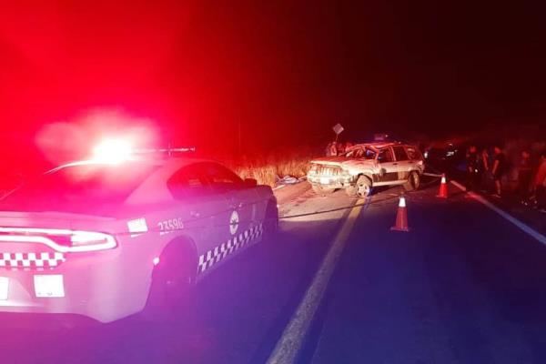 Volcadura deja una persona muerta y una más lesionada en la carretera libre Mazatlán-Culiacán