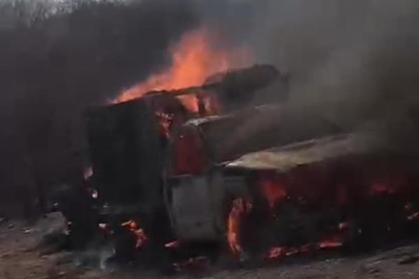 Incendio consume a una camioneta en Sanalona
