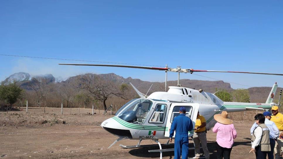 Realizan sobrevuelos de reconocimiento para combatir incendio en la sierra de Elota