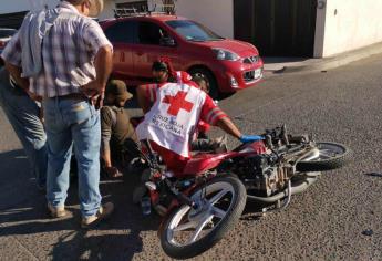 Embisten a motocicleta en Los Mochis y termina en el hospital