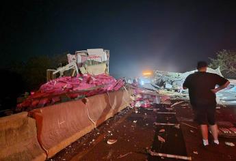 Un muerto y 7 heridos deja un choque entre autobús y tráileres por la Maxipista