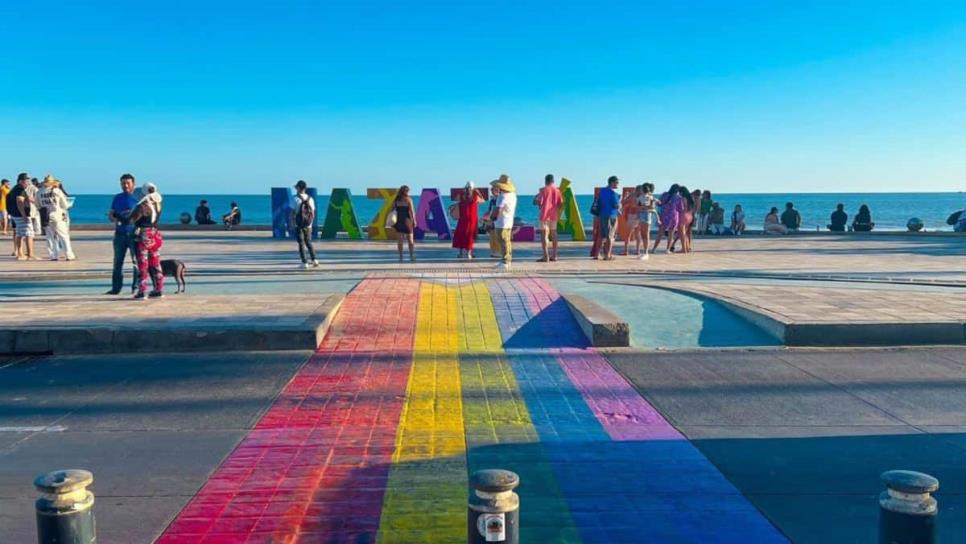 Piden respeto para la comunidad LGBTTIQ+ tras ataques transfóbicos de funcionaria mazatleca Piden respeto para la comunidad LGBTTIQ+ tras ataques transfóbicos de funcionaria mazatleca