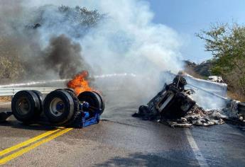 Cierran la Mazatlán-Durango por atropellamiento de personas e incendio de tráiler 