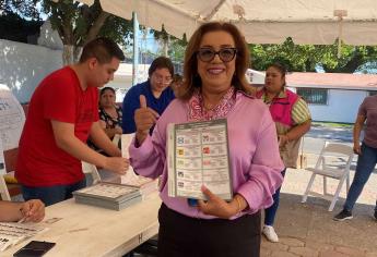 Alba Virgen Montes vota en Guasave e invita a participar en las elecciones