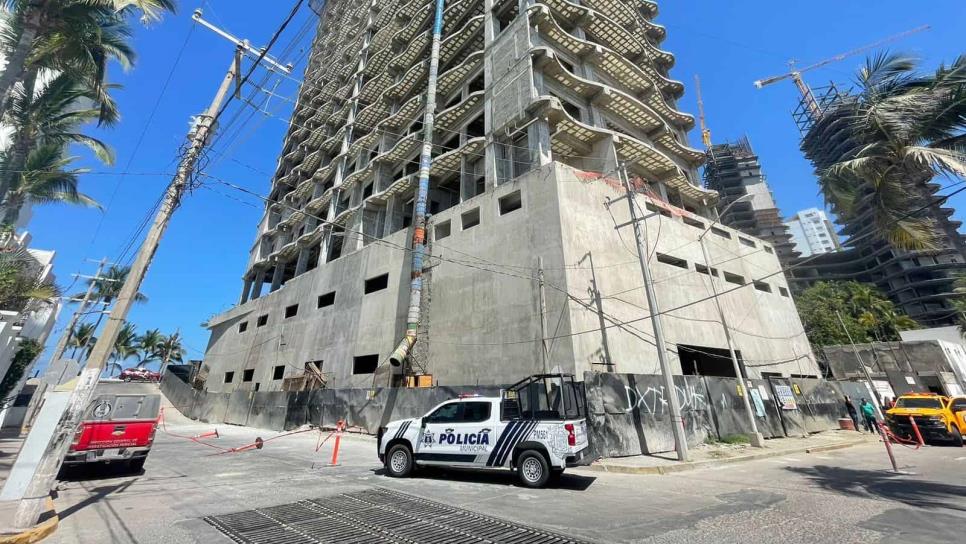 Fallece hombre al caer de tercer piso de un edificio en Mazatlán