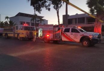 Incendio en el Centro de Los Mochis moviliza a cuerpos de emergencia