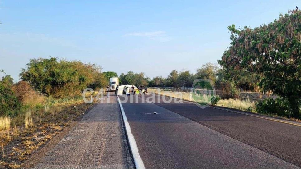 Conducían por la Maxipista y terminan volcados cerca de la sindicatura de Quilá