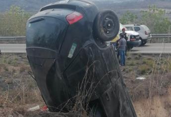 Adulto mayor pierde control de su unidad y queda «sembrado» cuando se dirigía a Escuinapa 