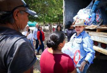 Eneyda Rocha entrega agua en comunidades de El Fuerte y Choix