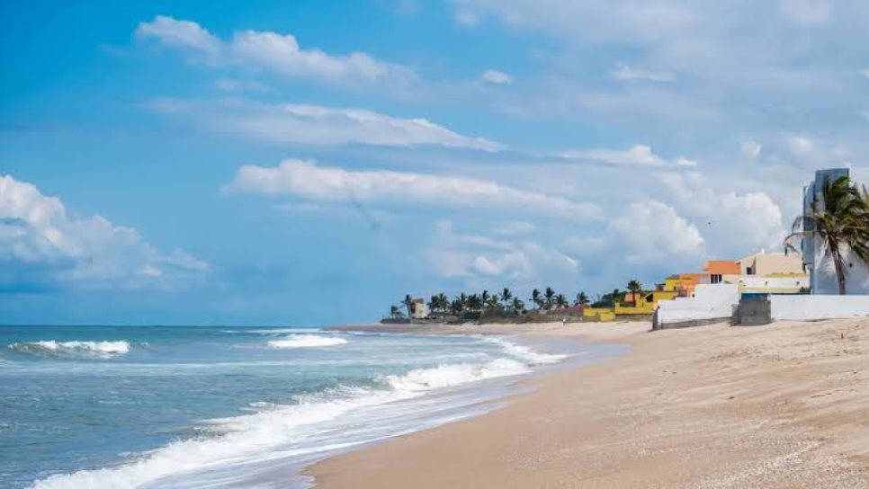 Mazatlecos prefieren esta playa por tranquila y libre de turistas