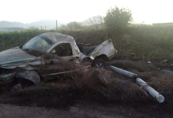 Fallece hombre tras volcar en su camioneta por la carretera libre a Escuinapa 