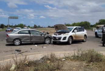 Cuatro personas resultan lesionadas en carambola sobre la México 15 en Guasave 