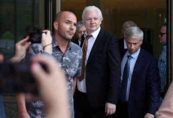 Julian Assange se declara culpable de conspiración ante corte de EEUU