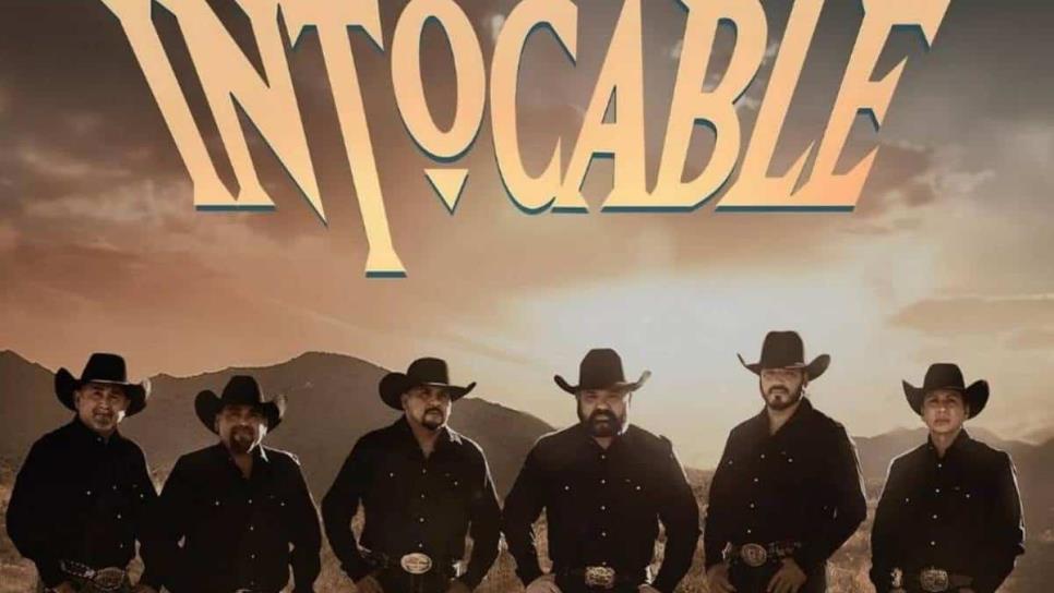 Vocalista de Intocable se enoja con el público en pleno concierto por pedir temas «viejitos» | VIDEO