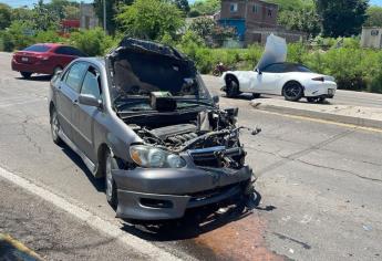 Se registra aparatoso choque cerca de la Urraca en Mazatlán