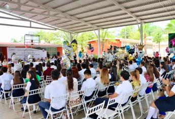 Alcalde de Badiraguato asiste a fin de curso de planteles educativos