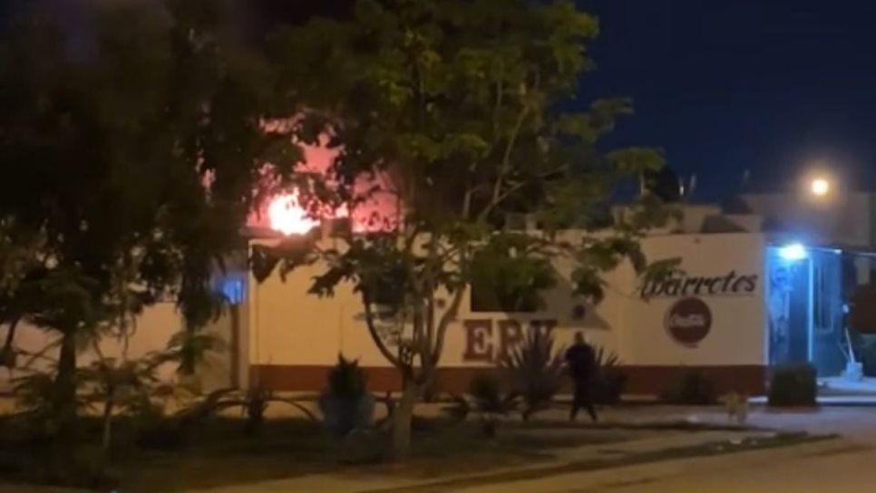 Voraz incendio de motocicleta consume una vivienda en fraccionamiento de Mazatlán