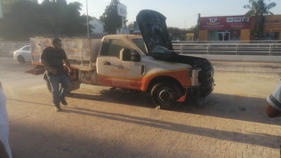 Incendio en camioneta de reparto de gas provoca movilización en Culiacán