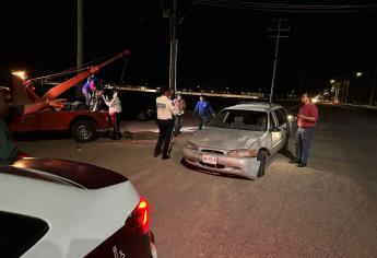 Grave una pareja de motociclistas tras impactarlos un vehículo en Los Mochis