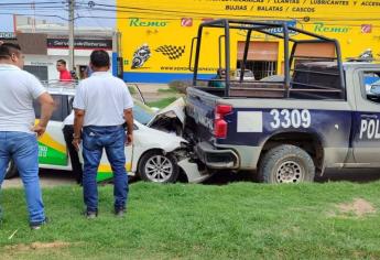 Taxista se estrella contra una patrulla de Seguridad Pública de Mazatlán