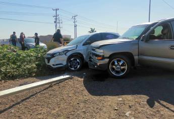 Violento choque sobre la México 15 en Los Mochis deja a conductora lesionada 