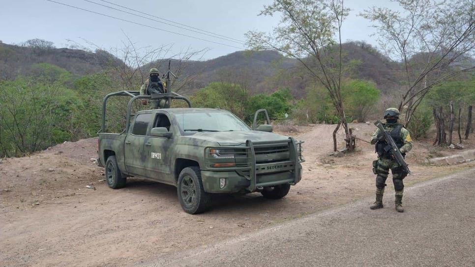 Hay civiles muertos y detenidos. Reportan enfrentamiento entre delincuentes y militares en zona serrana de Badiraguato Hay civiles muertos y detenidos. Reportan enfrentamiento entre delincuentes y militares en zona serrana de Badiraguato