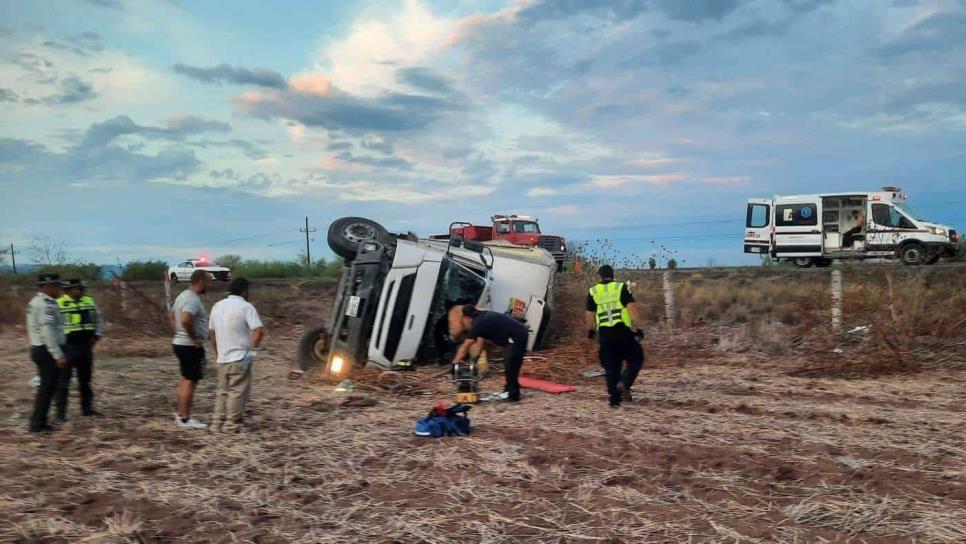 Volcadura en el Valle del Carrizo deja 3 jóvenes lesionados, uno quedó prensado