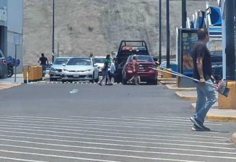 Con punta de pistola despojan una camioneta en el sector Montebello de Culiacán