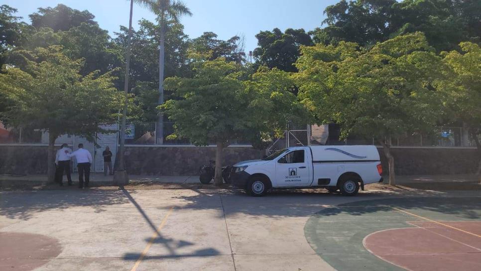 Hallan a hombre sin vida en la alberca de la Ciudad Deportiva vieja en Los Mochis