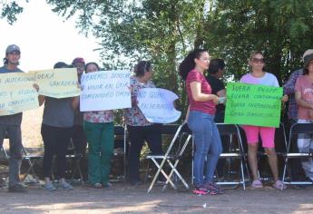 Vecinos de San Rafael, Guasave, toman acceso a corral de ganado, no soportan el olor y las moscas