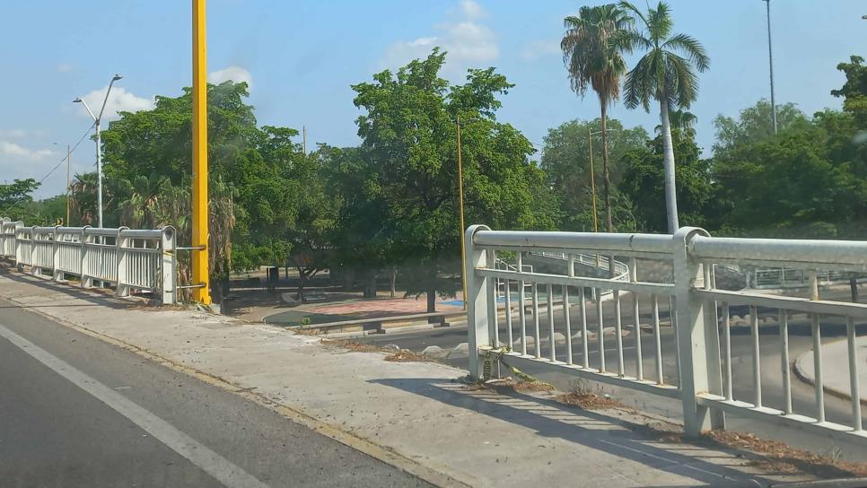 Puente Jorge Almada en Culiacán es un riesgo; lleva un año sin barandal de protección