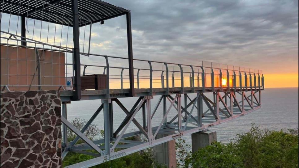 Así luce el mirador de cristal en el Faro de Mazatlán luego de su cierre temporal