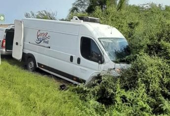 Choque frontal en Flor de Mayo, Guasave, deja daños materiales y un lesionado