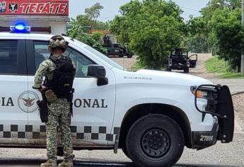 Aseguran 3 camionetas baleadas y armas tras enfrentamiento en Loma de Redo, Culiacán