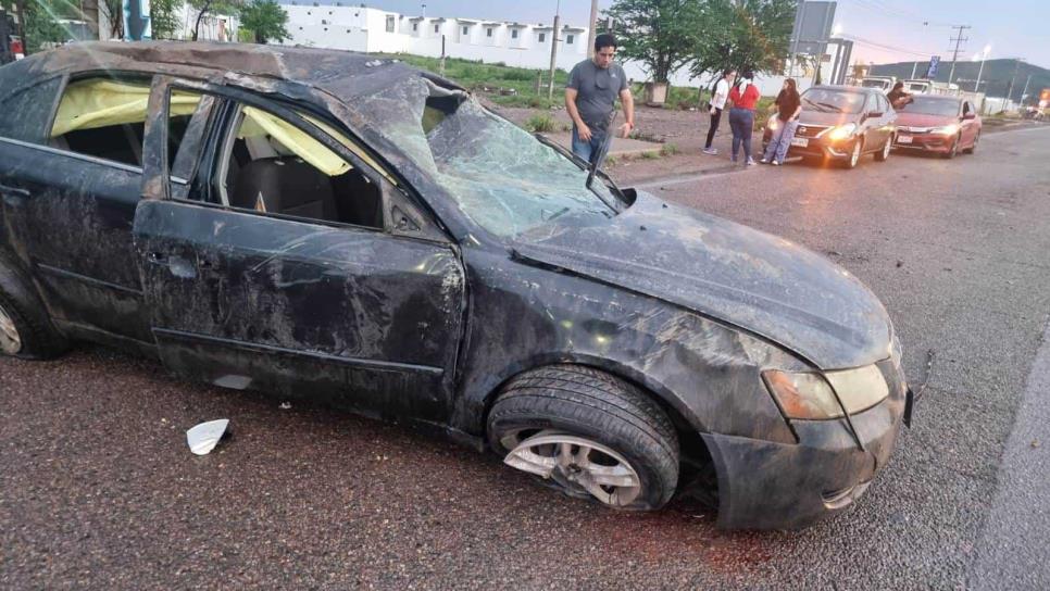 Fuerte volcadura en Culiacán deja a una mujer lesionada