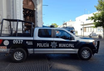 A punta de pistola, despojan una camioneta modelo reciente en Culiacán 