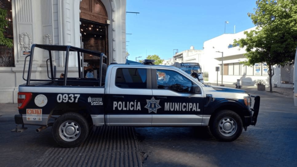 A punta de pistola, despojan una camioneta modelo reciente en Culiacán 