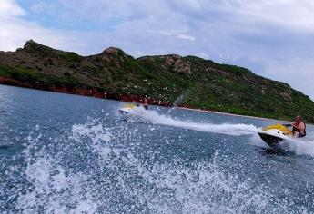 Vacaciones en Mazatlán: ¿Cuánto cobran por pasearse en una moto acuática?