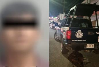 Policías detienen a un hombre por golpear a su esposa y amenazarla con un cuchillo en Culiacán