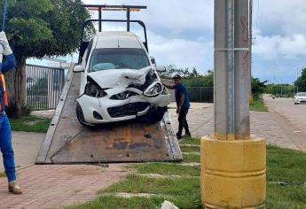 Hombre pierde la vida tras chocar contra poste de luz cerca del IMSS Bienestar de Mazatlán