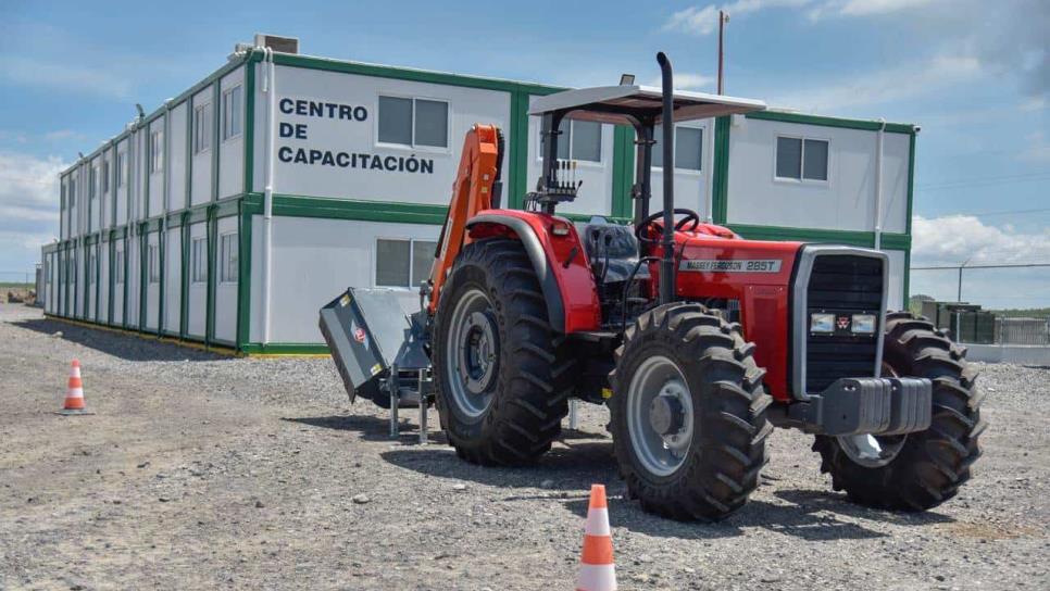 Proman GPO dona tractor al Gobierno Municipal de Ahome para fortalecer servicios públicos