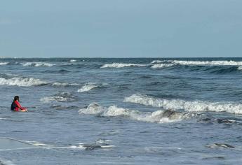 Cierran playa Las Glorias, por alto oleaje