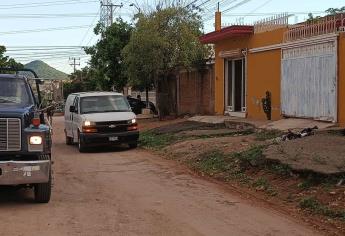 Aseguran camioneta blindada y armas en cateo de la FGR en Culiacán