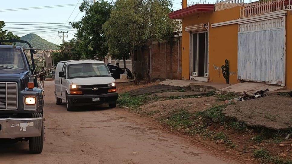 Aseguran camioneta blindada y armas en cateo de la FGR en Culiacán