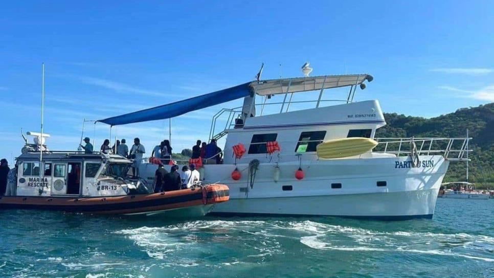 Heróico rescate de turistas en un yate en Mazatlán