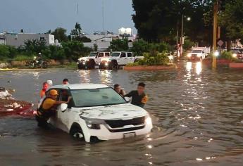 Fuerte lluvia de 43 mm en Culiacán deja 19 vehículos varados: Protección Civil